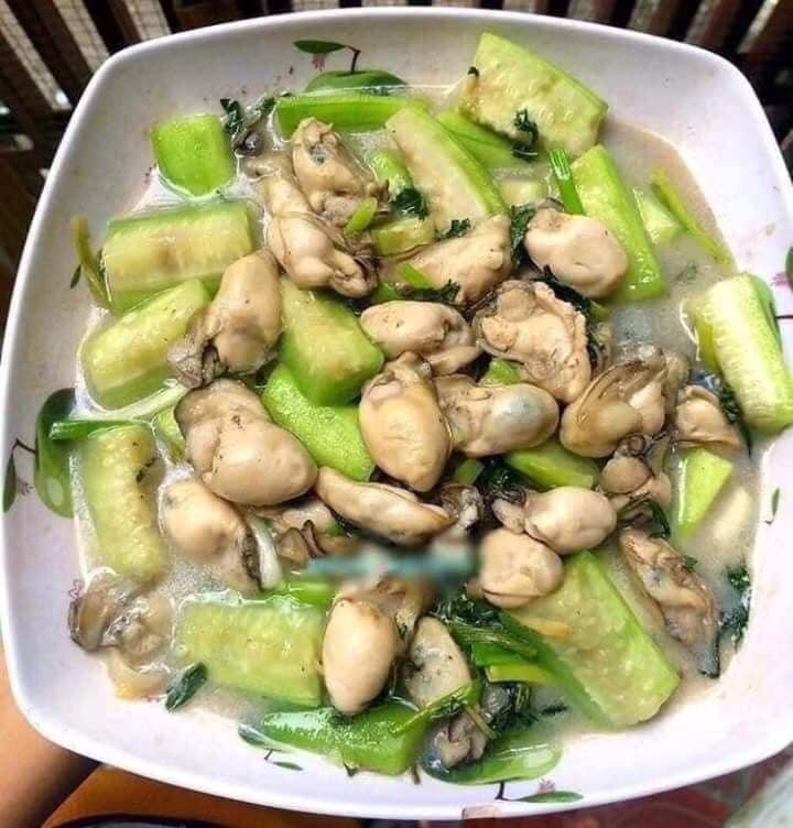 Ruột hàu xào mướp